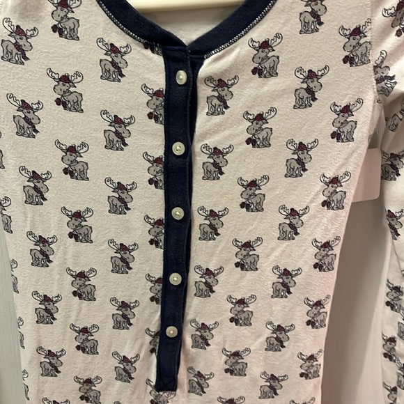 Abercrombie kids girls sleep onesie with the Abercrombie moose logo - Picture 3 of 6